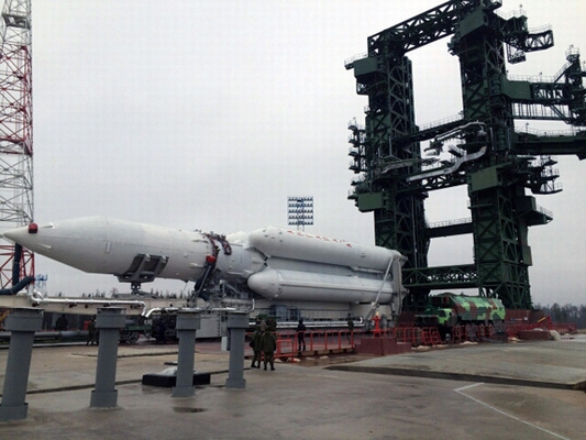 Angara 5 being rolled out to the launch pad