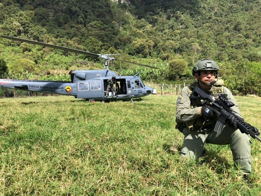 Colombian police & Air Force working together