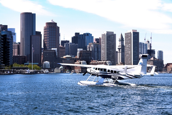 Cessna Grand Caravan EX taxiing in Boston Harbor